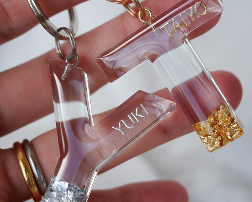 clear】名入れ レジン キーホルダー バッグチャーム プチギフト お揃い