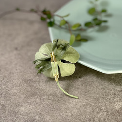 布花アンティークカラーのシンプルなアネモネのコサージュ 10枚目の画像