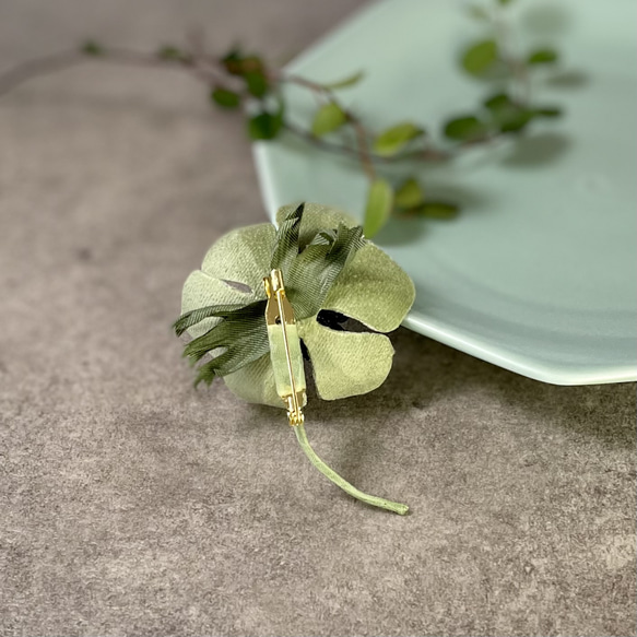 布花アンティークカラーのシンプルなアネモネのコサージュ 10枚目の画像