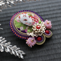 小さい狐面「雅（みやび）の色」江戸組紐 ブローチ（古布 正絹ちりめん