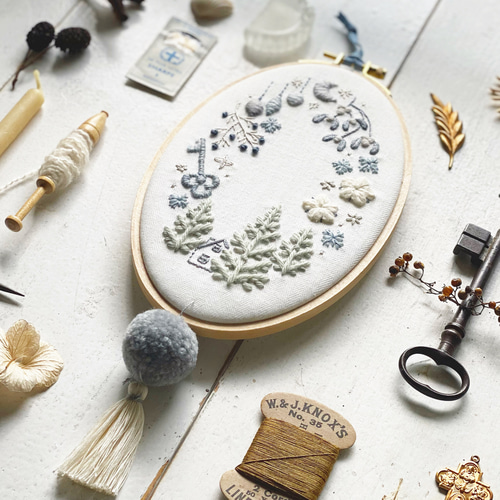 刺繍キット〕｛ホワイト｝冬の景色のフレーム飾り キット yazawado