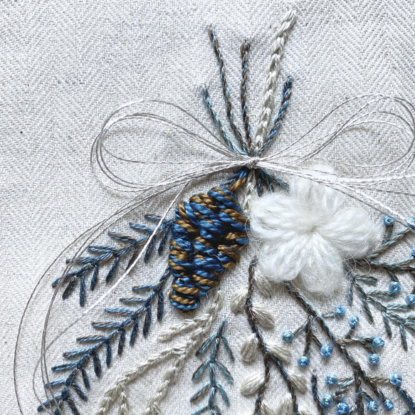 〔刺繍キット〕青と白のボタニカルスワッグ フレーム飾り 4枚目の画像