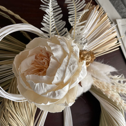 ドライフラワーのシンプルなしめ縄飾り お正月のお飾り しめ縄リース しめ飾飾り 白 ナチュラル 正月飾り ピオニー 3枚目の画像
