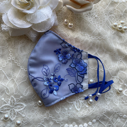 《新作》ロイヤルブルー＊奥ゆかしい小花のグラデーションレースマスク＊刺繍＊抗菌加工生地 2枚目の画像