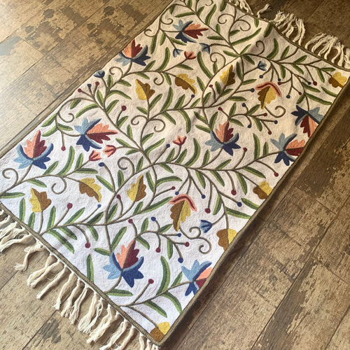 カシミールの手刺繍ラグ カーペット・絨毯・ラグ・マット 『次回発送2