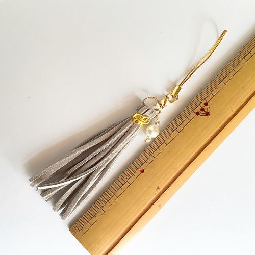 合皮タッセルのストラップ バッグチャーム スタイリッシュにゃんこ