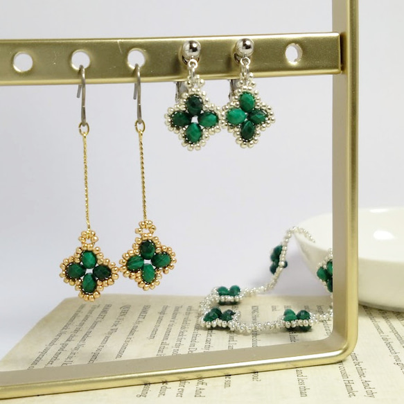 四つ葉のクローバーピアス・イヤリング＜マラカイト＞ ピアス