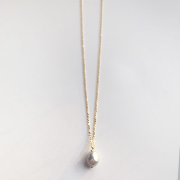 [K14GF] 小號灰色罌粟巴洛克淡水珍珠項鍊 第3張的照片