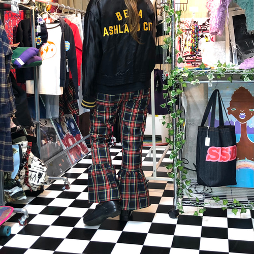 タータンチェック　裾フリルコットンフレアパンツ:ネイビー タータンチェック 裾フリルフレアパンツ:ネイビー キュロット