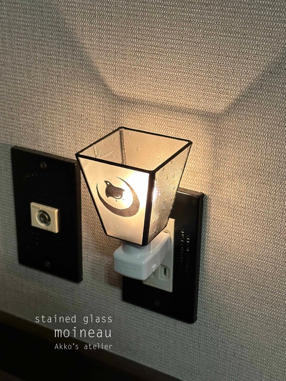 【ちどりと月　家紋入ランプ】フットランプ　コンセントランプ　おやすみランプ　昭和アンティークガラス使用 3枚目の画像