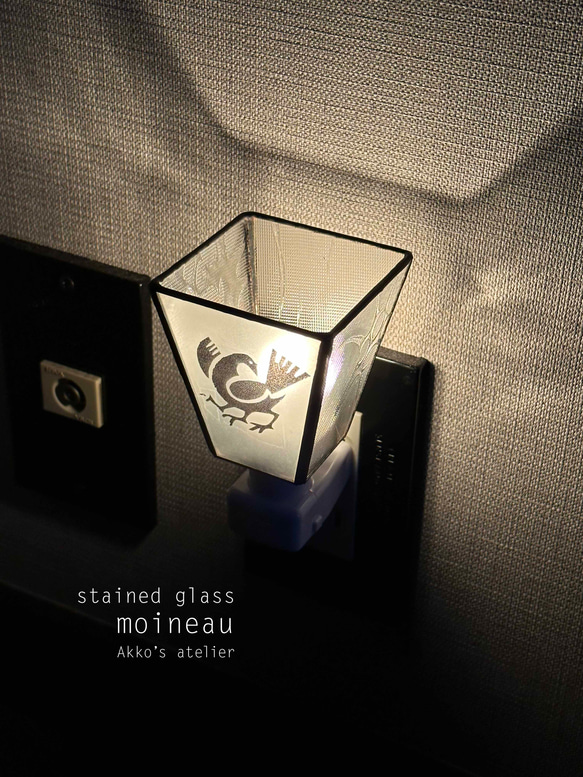 ＳＡＬＥ【八咫烏　家紋入ランプ】フットランプ　コンセントランプ　おやすみランプ　昭和アンティークガラス使用 5枚目の画像