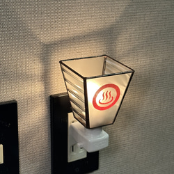 【♨️温泉マーク　ランプ】フットランプ　コンセントランプ　おやすみランプ　昭和アンティークガラス使用 3枚目の画像