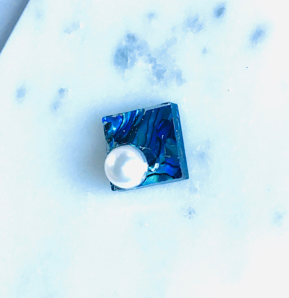 アコヤ真珠とブルースクエア螺鈿のピアスイヤリング【1570】正月　晴れ着 4枚目の画像