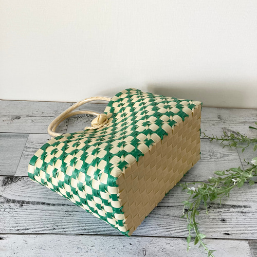プラかごバッグ プラカゴ PPバンド 深緑 白 ホワイト グリーン プラかご V78 ハンドメイド PPバンド ハンドメイド プラカゴバッグ Sサイズ グリーンx白 ベトナムカゴ PPバンド