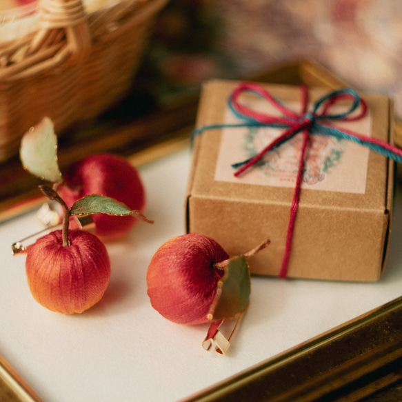 クリスマス の 小さな りんご ブローチ 9枚目の画像
