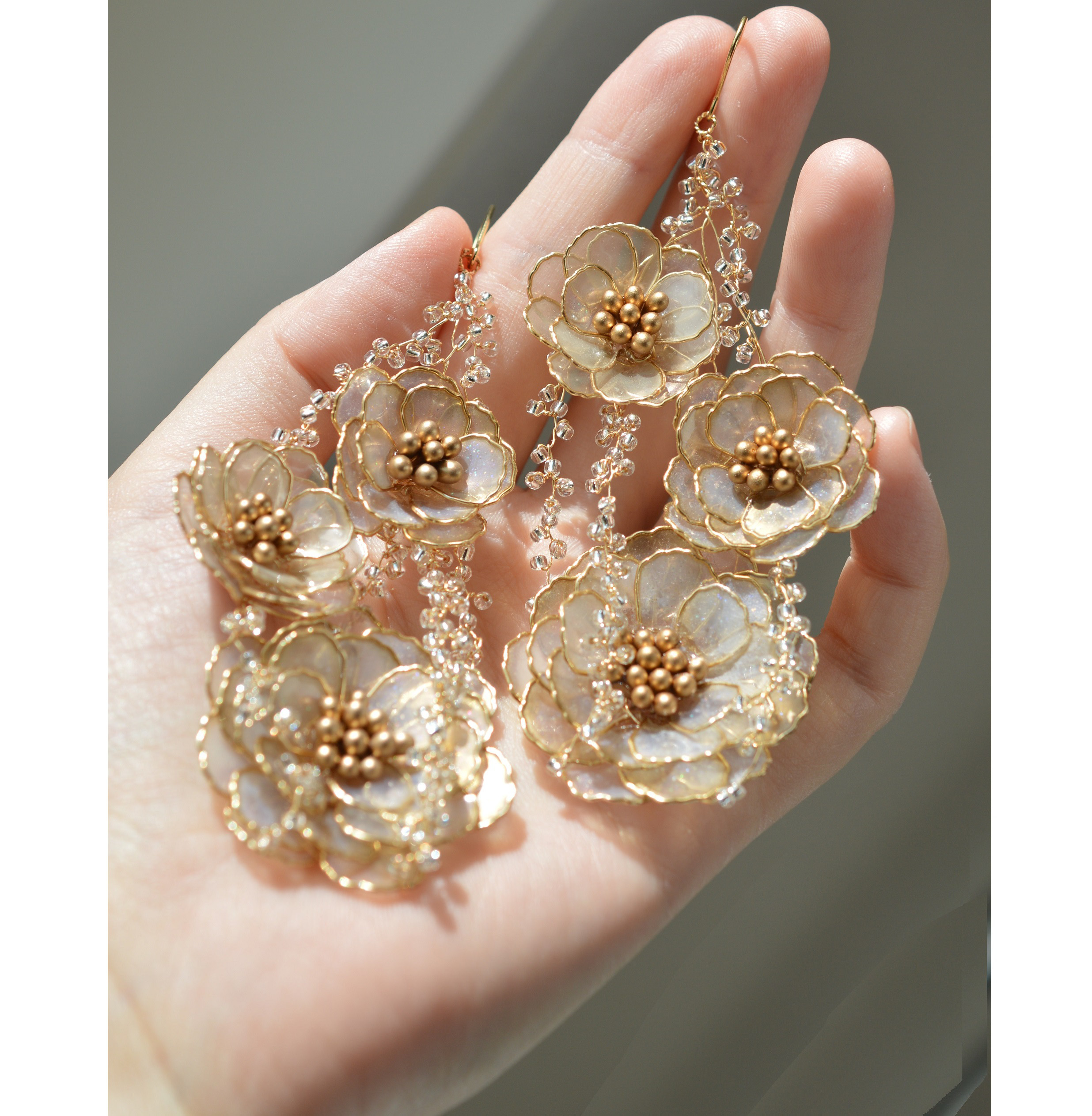 アンティーク椿とビーズのピアス　14kgf　アレルギー対応　ウェディング