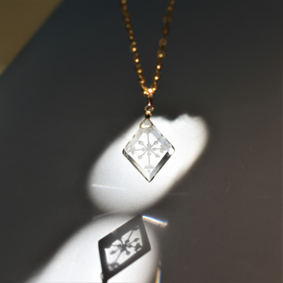 【數量有限】雪花雕塑水晶板鑽石防過敏不鏽鋼項鍊50cm 第7張的照片
