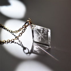 【數量有限】雪花雕塑水晶板鑽石防過敏不鏽鋼項鍊50cm 第1張的照片