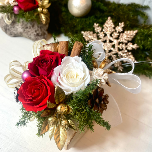 【有名人芸能人】 木の器のフラワークリスマスアレンジメント【特別価格】【Creema フラワー・リース
