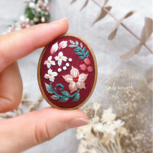 クリスマスローズの刺繍ブローチ紫】大切な方への贈り物やご自分用に 