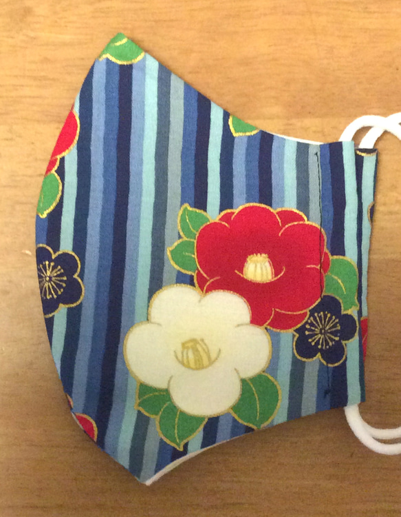 送料無料　立体 布マスク ハンドメイド かわいい 和柄 椿 花柄 縞柄 梅 つばき 青色系 (裏地白)B 着物 5枚目の画像