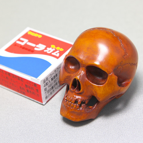 根付】髑髏 / しゃれこうべ（御蔵島産 黄楊材 使用） 彫刻 伝吉_