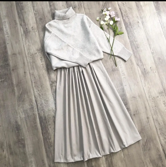 ほんのりピンクベージュ の コーデュロイ ナチュラル ギャザースカート