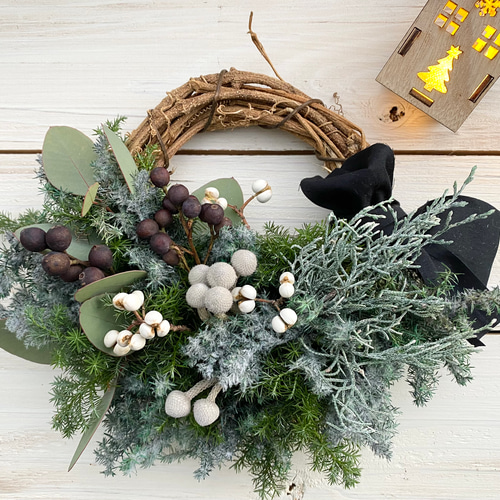プリザーブドフラワー︎︎⟡.·雪降る針葉樹の秋冬クリスマスリース