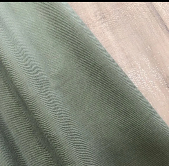 セージグリーン の 綺麗な コーデュロイ ギャザースカート 4枚目の画像