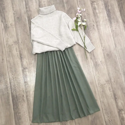 セージグリーン の 綺麗な コーデュロイ ギャザースカート 1枚目の画像