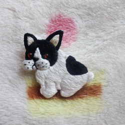 フレンチブルドッグの刺繍ブローチ　フレブル　犬 2枚目の画像