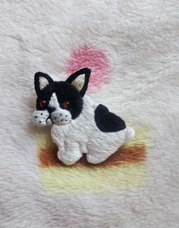 フレンチブルドッグの刺繍ブローチ　フレブル　犬 2枚目の画像