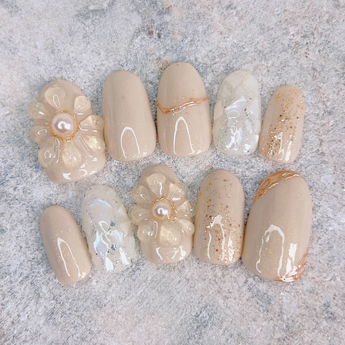 チップ種類、カラー変更可能》ぷっくりお花モカホワイトゴールドミラー  