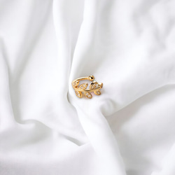 イヤーカフ レディース 18K アレルギー対応 ゴールド イヤカフ 葉 イヤーカフス 葉っぱ 片耳 仕事 プレゼント 4枚目の画像