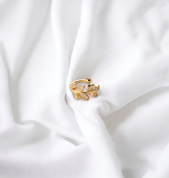 イヤーカフ レディース 18K アレルギー対応 ゴールド イヤカフ 葉 イヤーカフス 葉っぱ 片耳 仕事 プレゼント 4枚目の画像