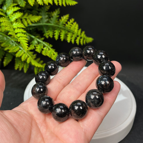 mari53◆ドラゴンガーネットブレスレット 青い角閃石共生ガーネット ブレスレット シングルビーズ 16mm