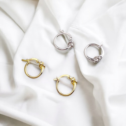 フープピアス 18K アレルギー対応 レディース 小さめ ゴールド シルバー ツイスト 結び エシカル 仕事 プレゼント 2枚目の画像