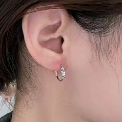 フープピアス 18K アレルギー対応 レディース 小さめ ゴールド シルバー ツイスト 結び エシカル 仕事 プレゼント 9枚目の画像