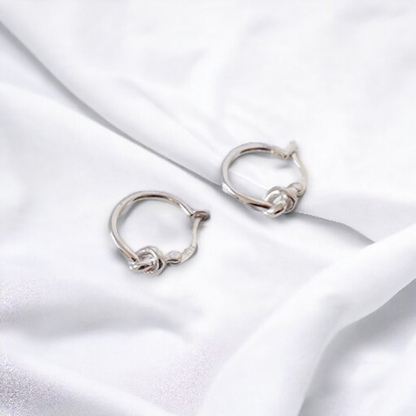 圈形耳環 18K 金屬過敏相容女式小金銀 925 扭結道德 第9張的照片