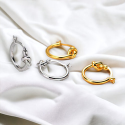 フープピアス 18K アレルギー対応 レディース 小さめ ゴールド シルバー ツイスト 結び エシカル 仕事 プレゼント 3枚目の画像