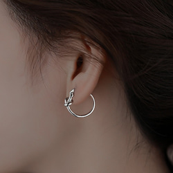 フープピアス 18K アレルギー対応 レディース 小さめ ゴールド シルバー ツイスト 結び エシカル 仕事 プレゼント 8枚目の画像