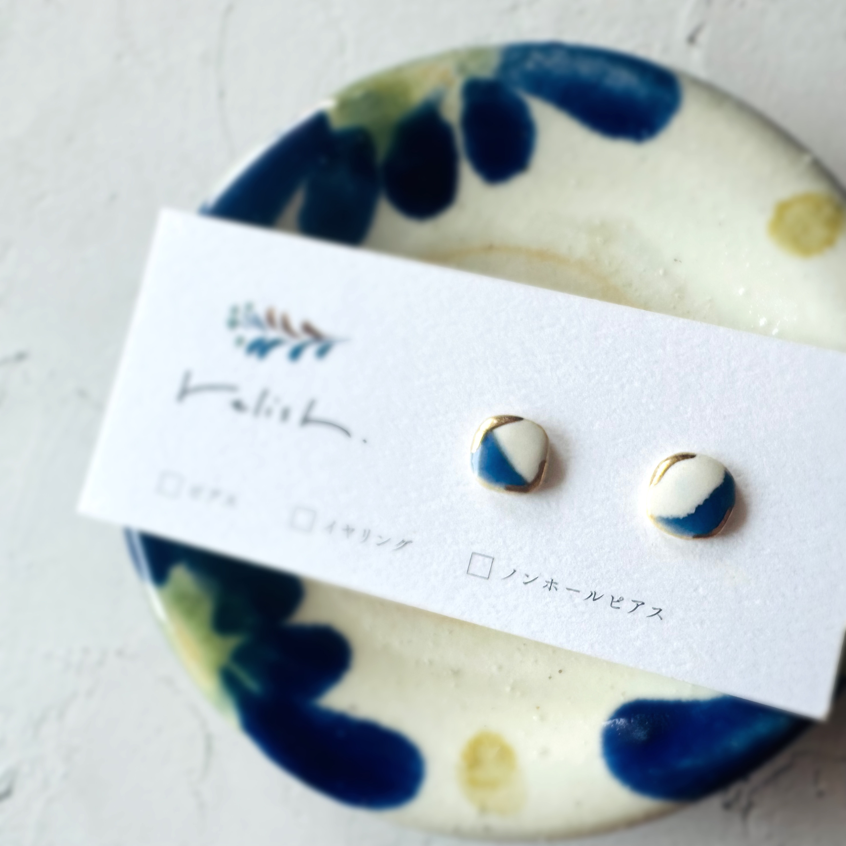 【再販】金継ぎ スクエア 陶器 ピアス イヤリング ノンホールピアス 青 ブルー 白 ホワイト 金 ゴールド シンプル