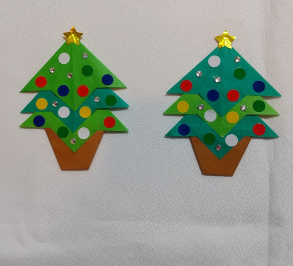 折り紙 クリスマスツリー 壁面飾り✨✨ 2枚目の画像
