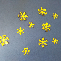 送料込み　金色の雪の結晶　小３０枚　大３０枚　クラフトパンチ 1枚目の画像
