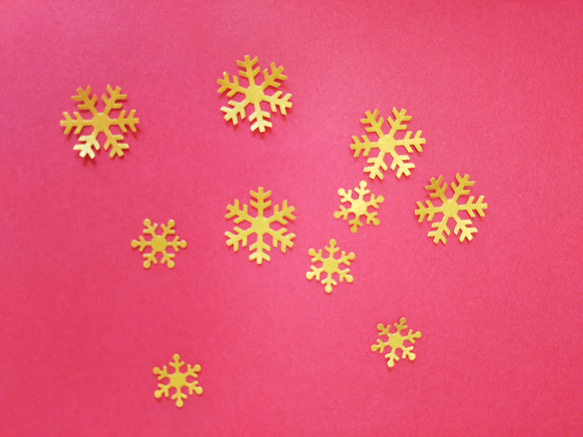 送料込み　金色の雪の結晶　小３０枚　大３０枚　クラフトパンチ 2枚目の画像