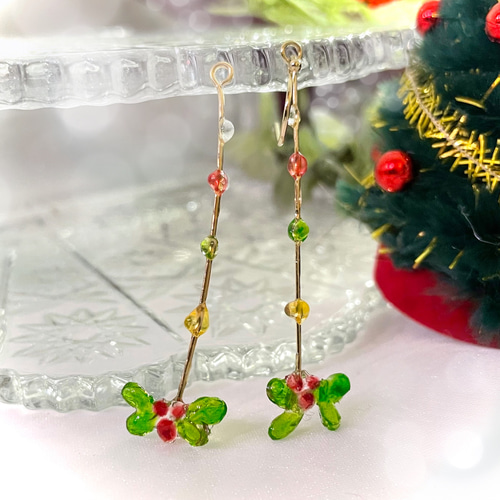 送料無料・一点物＊ 〜クリスマス〜 柊 ヒイラギ【イヤリング変更可 
