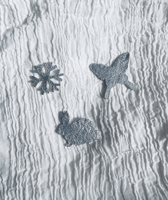 【再販】シルエットピンバッジorネックレス　雪の結晶 2枚目の画像
