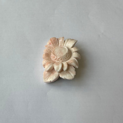 珊瑚彫りブローチ『菊』　訳あり特価品　R41106H1 8枚目の画像
