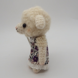 【あみぐるみ】洋服を着た羊の女の子　羊　白【038】 5枚目の画像