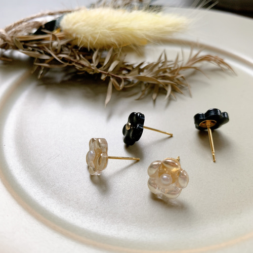 CHOOSEBASE SHIBUYA 小さなお花と花びらピアス/イヤリング